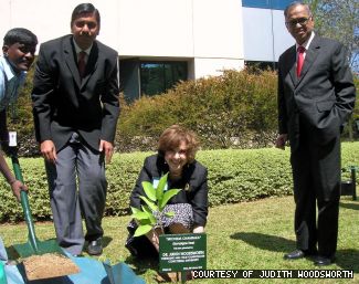 President Judith Woodsworth plants a tree with Infosys Technologies Limited Chairman N.R. Narayana Murthy (right) looking on.  Murthy received an Honorary Doctorate of Science from Concordia in June 2009.